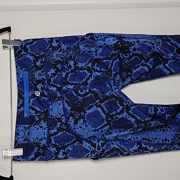 396. Lululemon Speed Tight IV - Picture 3 of 7
